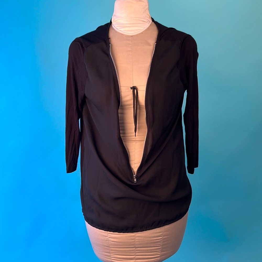 Kim & Cami black zip top 3/4 sleeve sz. M